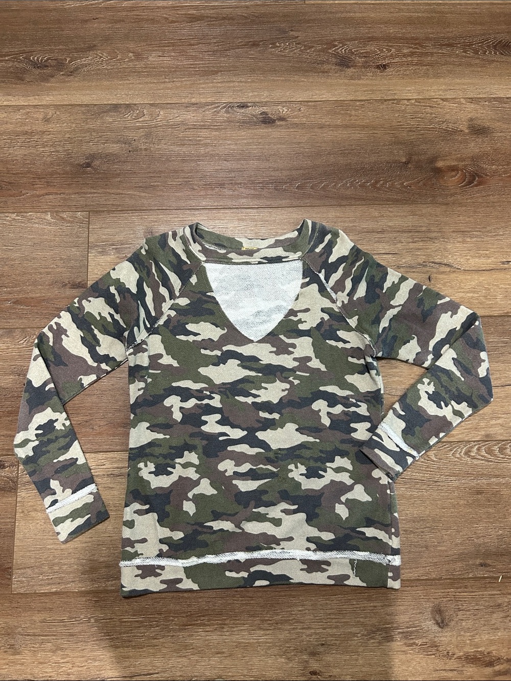 True Craft Camouflage V-Neck Long Sleeve Top - Green, Brown, Tan